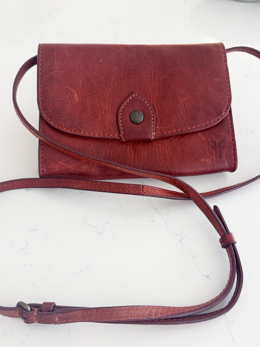 Frye Melissa leather crossbody/wallet bag, brown mahogany distressed finish EUC